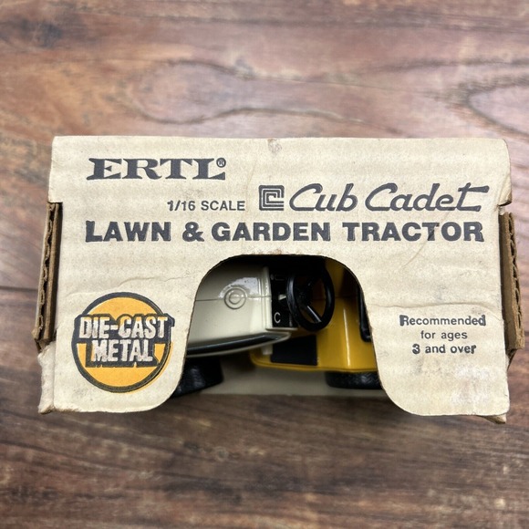 Ertl 1:16 Cub Cadet Model # 499-10CA 1982 Limited Edition Tractor 682 New In Box - Picture 7 of 8
